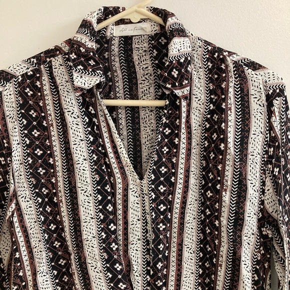 All in Favor Blouse Women Small Black Brown Paisley All Over Print Tie Front - Picture 3 of 6